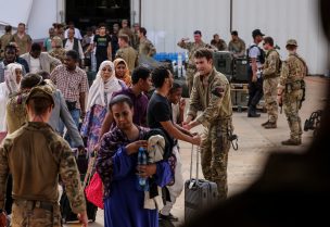 بريطانيا تجلي رعاياها من السودان- رويترز