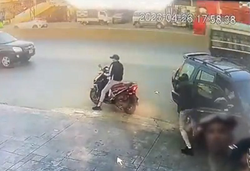 عملية سرقة وضح النهار على أوتوستراد خلدة
