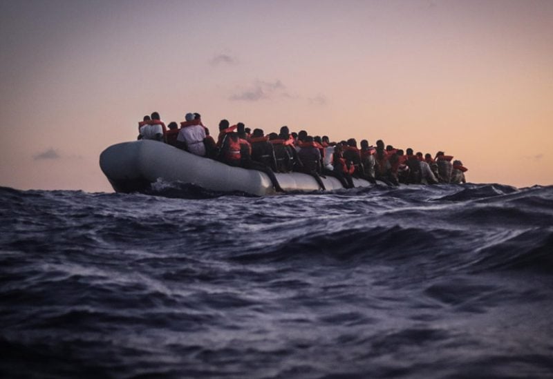قارب مهاجرين في البحر - أرشيفية