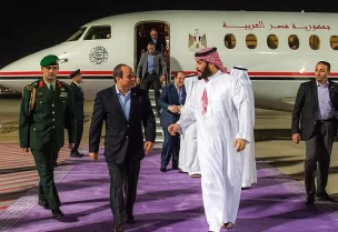 الأمير محمد بن سلمان يستقبل الرئيس السيسي لدى وصوله إلى جدة (واس)