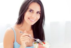 نظامك الغذائي يساعدك في درء مرض الزهايمر