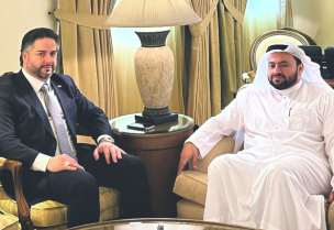 وزير الاقتصاد أمين سلام والوزير القطري محمد بن عبد العزيز الخليفي