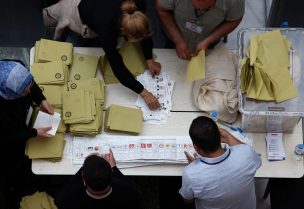 فرز الأصوات في الانتخابات التركية- رويترز