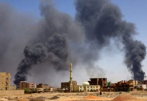 آثار اشتباكات في العاصمة السودانية الخرطوم - أرشيفية (رويترز)