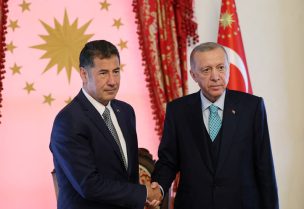الرئيس التركي رجب طيب أردوغان وسنان أوغان