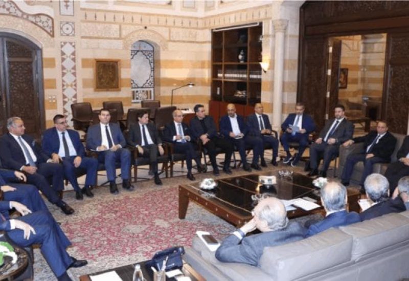 لقاء تشاوريّ بين ميقاتي والوزراء