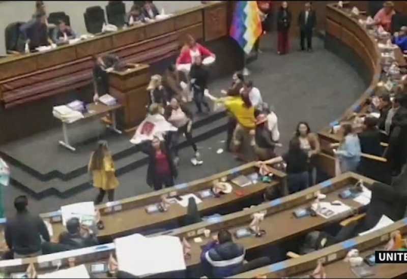 شجار بين نواب بوليفيين داخل البرلمان
