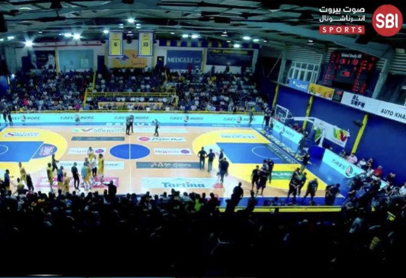 من مباراة الرياضي ودينامو في الدوري اللبناني لكرة السلة