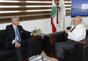 وزير الصحة فراس الأبيض استقبل وفدًا من البنك الدولي