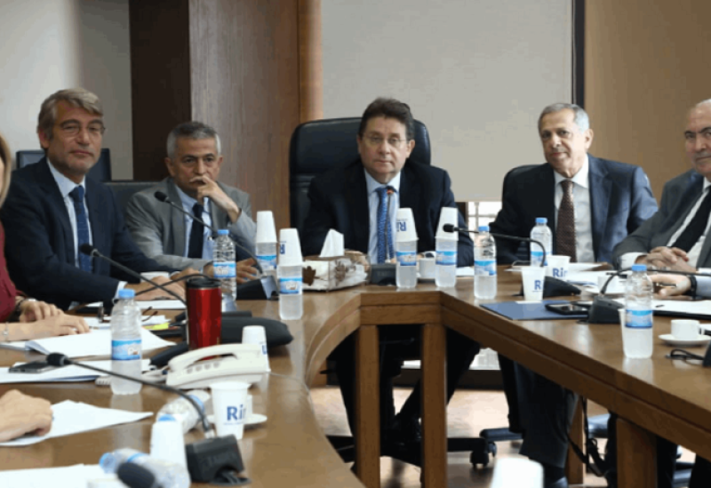 لجنة المال والموازنة برئاسة النائب ابراهيم كنعان