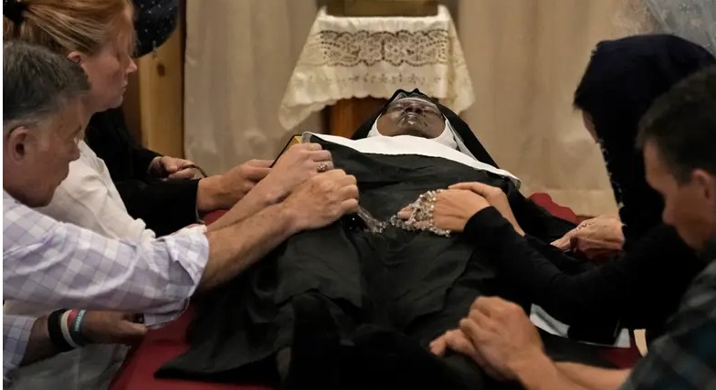 جثة الراهبة (أ ب)