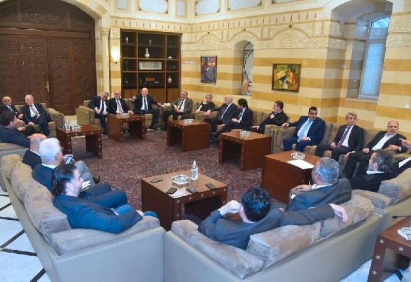 لقاء تشاوري في السراي