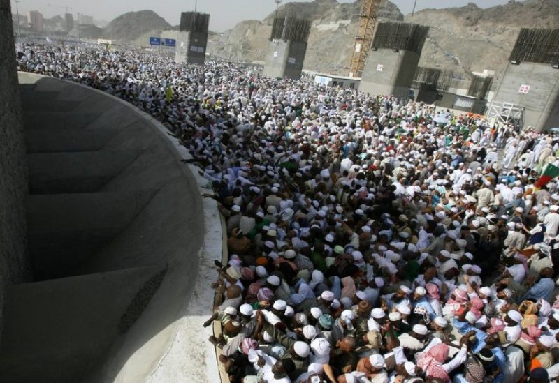 الحجاج في منشأة الجمرات
