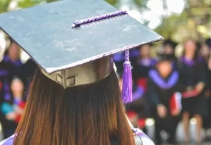التخرج من الجامعة- تعبيرية