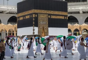 الطواف حول الكعبة