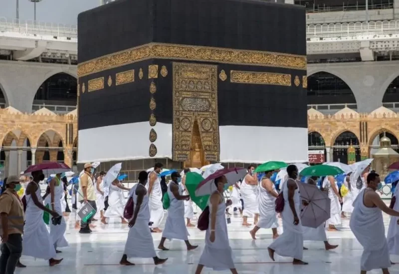 الطواف حول الكعبة