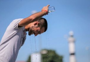 الماء ضروري لجميع الوظائف الحيوية في أجسامنا بما في ذلك التحكم في درجة حرارة الجسم