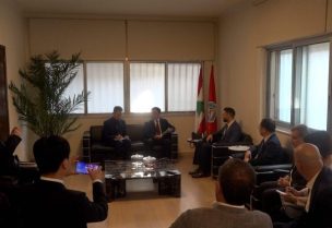 تيمور جنبلاط خلال استقباله وفد الحزب الشيوعي الصيني