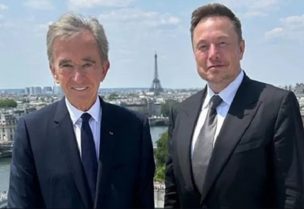 مؤسس تسلا إيلون ماسك والرئيس التنفيذي لمجموعة LVMH برنارد أرنو