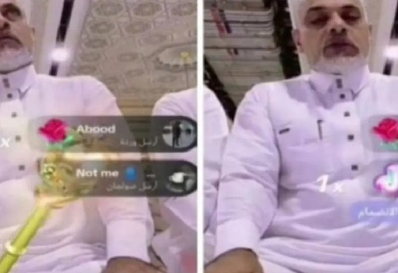 صورة من فيديو لرجل يصلي أثناء بث مباشر