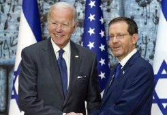 الرئيس الأميركي جو بايدن ونظيره الإسرائيلي إسحاق هرتسوغ