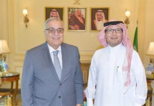 السفير السعوديّ وليد بخاري ووزير الخارجية عبد الله بو حبيب