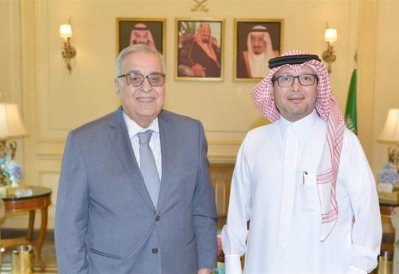 السفير السعوديّ وليد بخاري ووزير الخارجية عبد الله بو حبيب