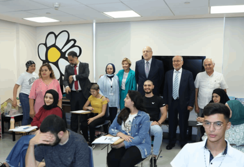 ميقاتي والحلبي يجولان في مركز الامتحانات الرسمية في مركز سرطان الأطفال