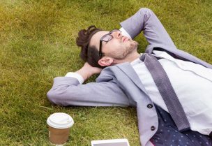 الإنسان يمكنه الإدراك أن هناك صمتاً مثلما يمكنه الإدراك أن هناك صوتاً على الأقل