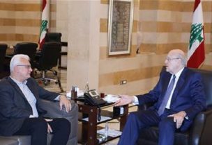 رئيس الحكومة نجيب ميقاتي ووزير الاتصالات جوني القرم