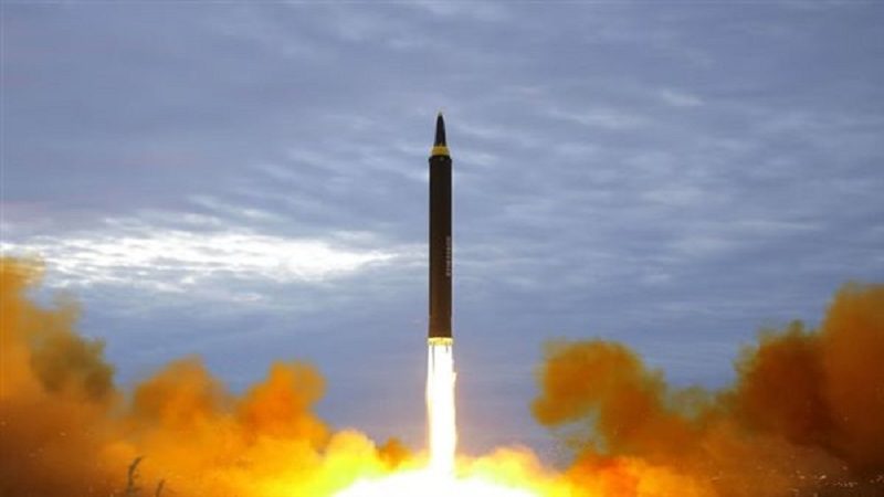 كوريا الشمالية تطلق صاروخاً باليستياً