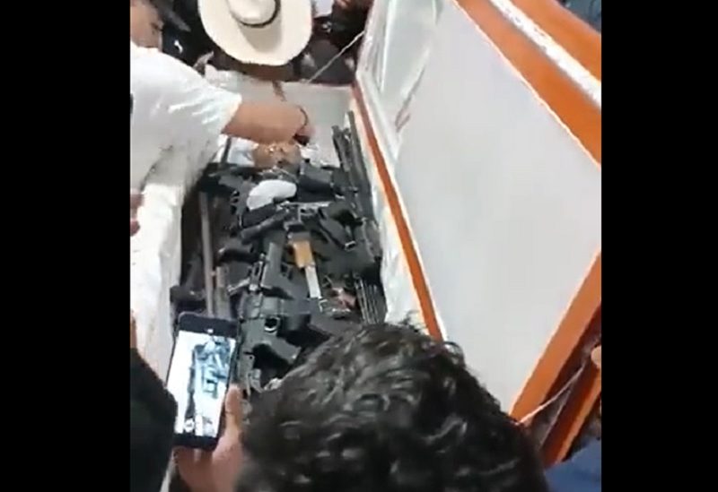 جنازة أحد زعماء المافيا في الإكوادور جوليان سيفيلانو"