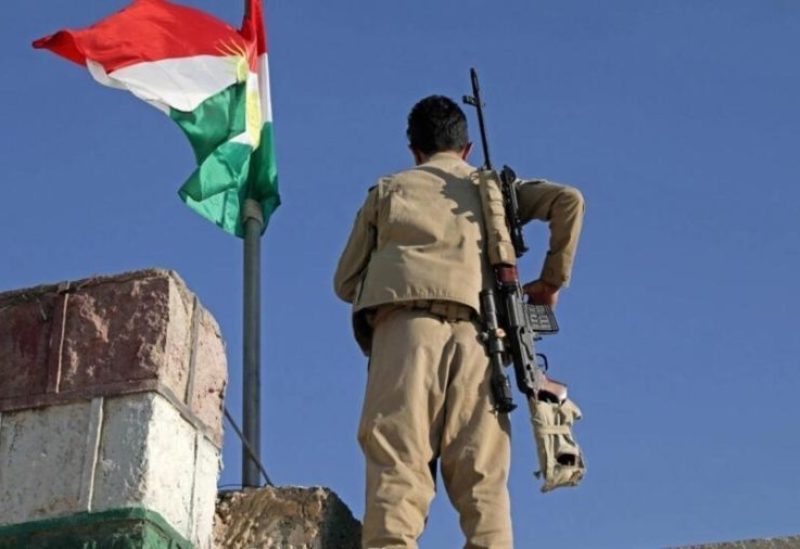 عنصر من المقاتلين الأكراد