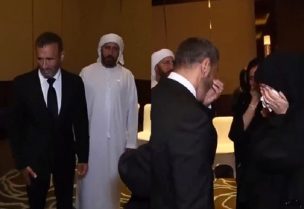 كاظم الساهر يبكي في عزاء كريم العراقي