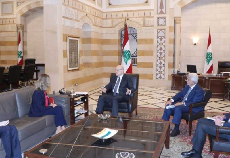 رئيس الحكومة نجيب ميقاتي وسفيرة إيطاليا في لبنان نيكوليتا بومباردييري