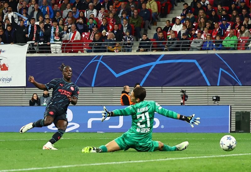 جيريمي دوكو لاعب مانشستر سيتي يسجل هدفه الثالث أمام لايبزيج