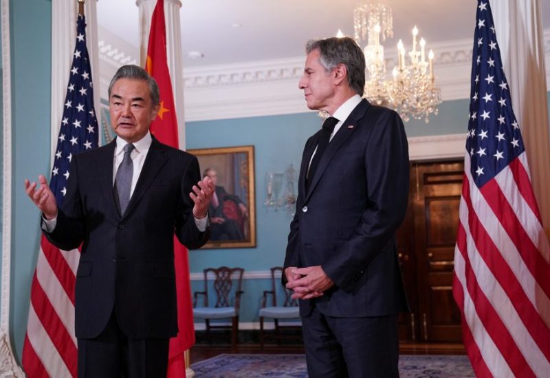 وزير الخارجية الأميركي أنتوني بلينكن ونظيره الصيني وانغ يي (رويترز)