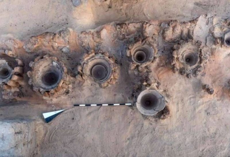 (الأواني) المغلقة التي يوجد بها النبيذ