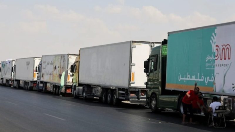 شاحنات امساعدات تنتظر فتح معبر رفح