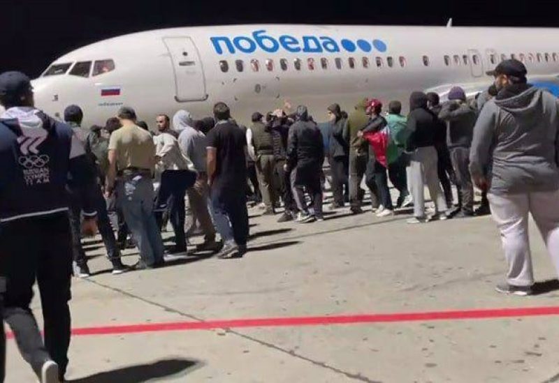 المئات في داغستان يقتحمون المطار بسبب طائرة إسرائيلية
