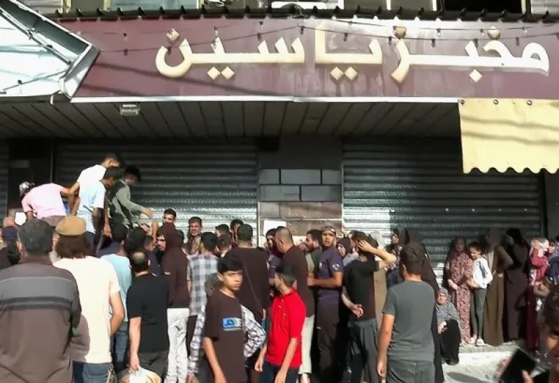 انتظار لا ينتهي للحصول على رغيف في غزة