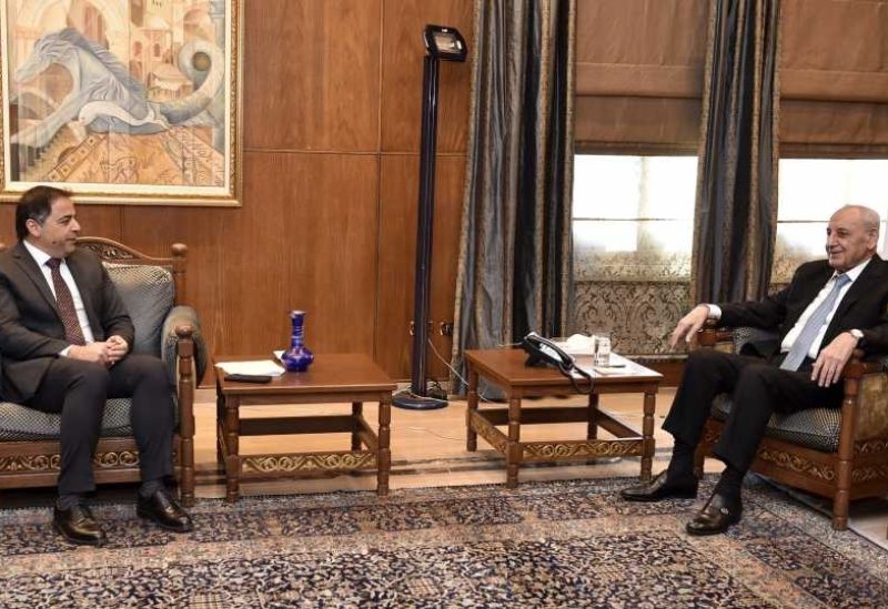 رئيس المجلس النيابي نبيه بري وحاكم مصرف لبنان بالإنابة وسيم منصوري