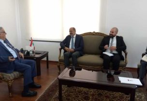 وزير الخارجية في حكومة تصريف الأعمال عبد الله بو حبيب ونائب المنسق الخاص للأمم المتحدة عمران ريزا