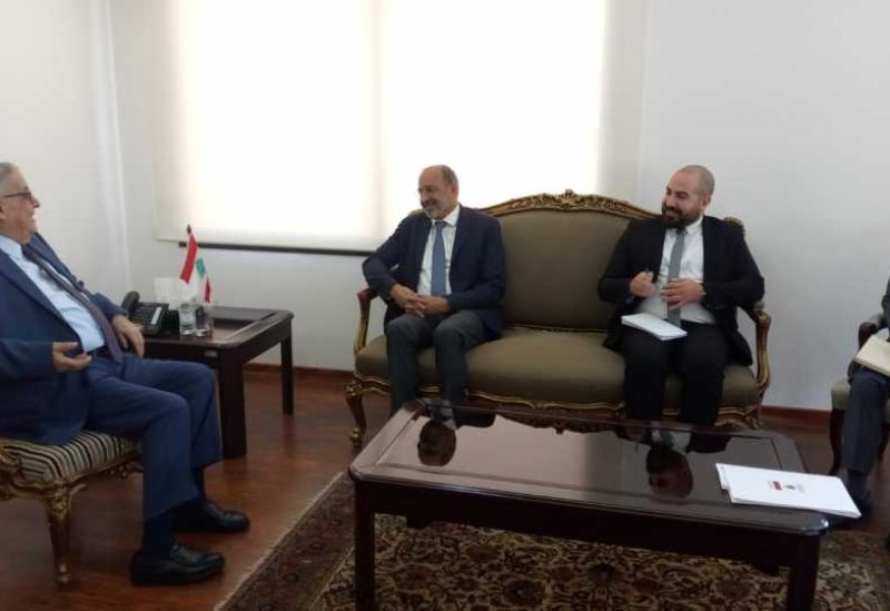 وزير الخارجية في حكومة تصريف الأعمال عبد الله بو حبيب ونائب المنسق الخاص للأمم المتحدة عمران ريزا