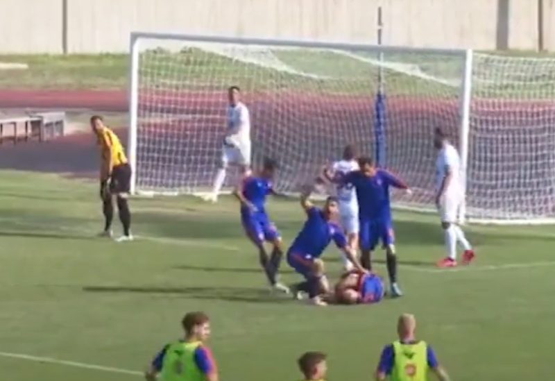 لحظة وقوع "نيكولو ديلماسترو" لاعب نادي روما سيتي