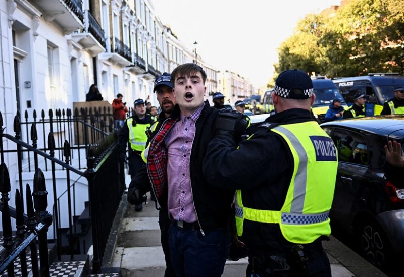 شرطة لندن تشتبك مع محتجين من اليمين المتطرف مع بدء مسيرة مؤيدة للفلسطينيين
