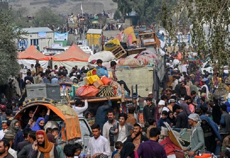 آلاف الأفغانيين يغادرون باكستان