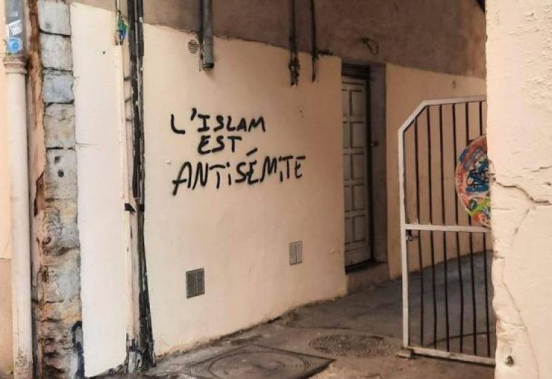 جدار مسجد في ليون الفرنسية