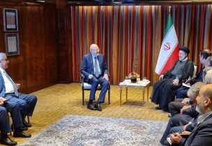 الرئيس الإيراني إبراهيم رئيسي ورئيس حكومة لبنان نجيب ميقاتي