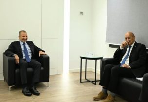 النائب جبران باسيل والموفد الفرنسي جان إيف لودريان